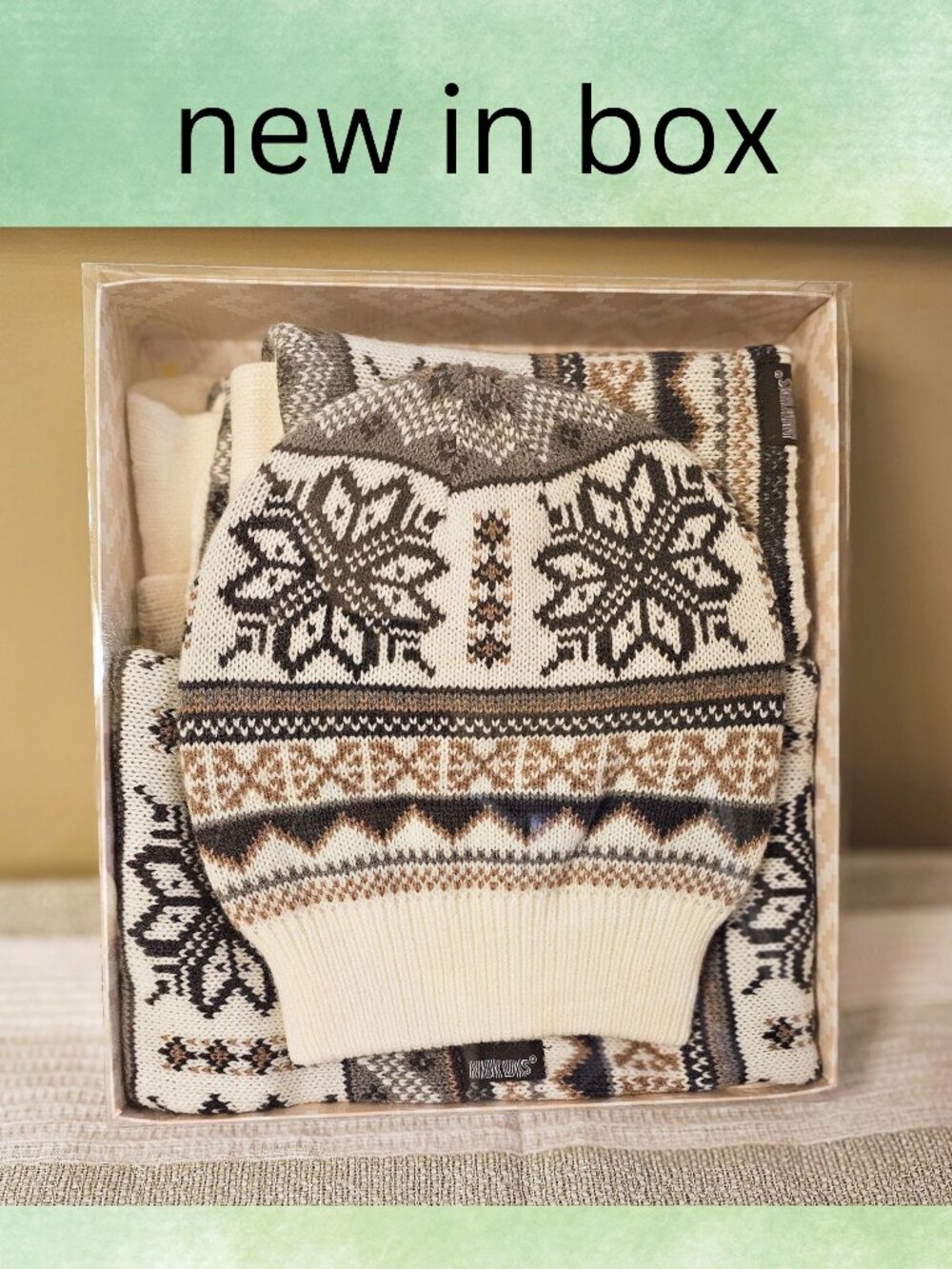 MUK LUKS Fair Isle set - beanie, eternity scarf, gloves with wristwarmers